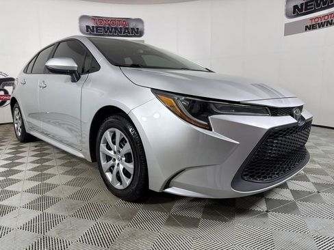 Used 2020 Toyota Corolla LE FWD image 1