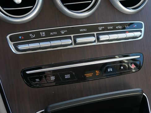 Used 2022 Mercedes-Benz GLC 300 4MATIC w/ Premium Package Lite image 24