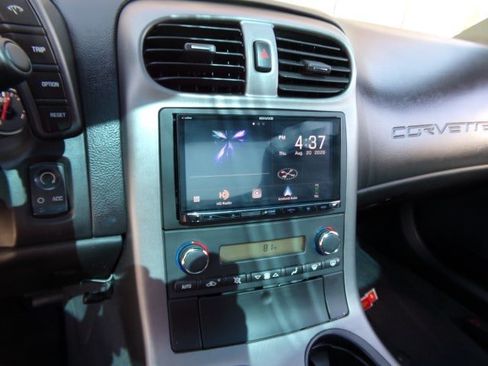Used 2006 Chevrolet Corvette Coupe RWD image 17