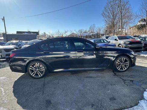 Used 2020 BMW 750i xDrive w/ M Sport Package image 2