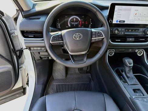 Used 2025 Toyota Grand Highlander AWD image 21