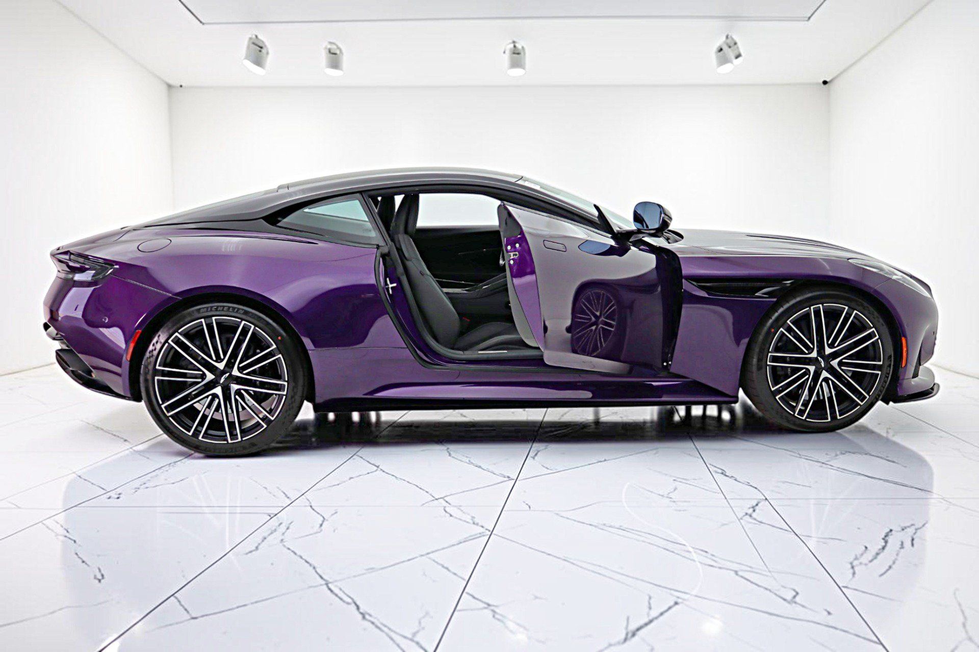 Used 2024 Aston Martin DB12 Coupe RWD image 13