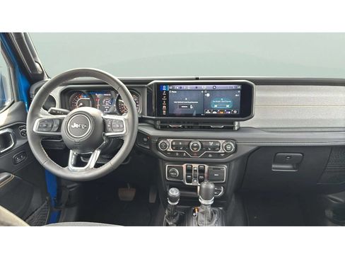 Used 2025 Jeep Wrangler Unlimited Sahara AWD/4WD image 13