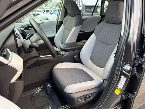 Used 2025 Toyota RAV4 XLE w/ Convenience Package image 31