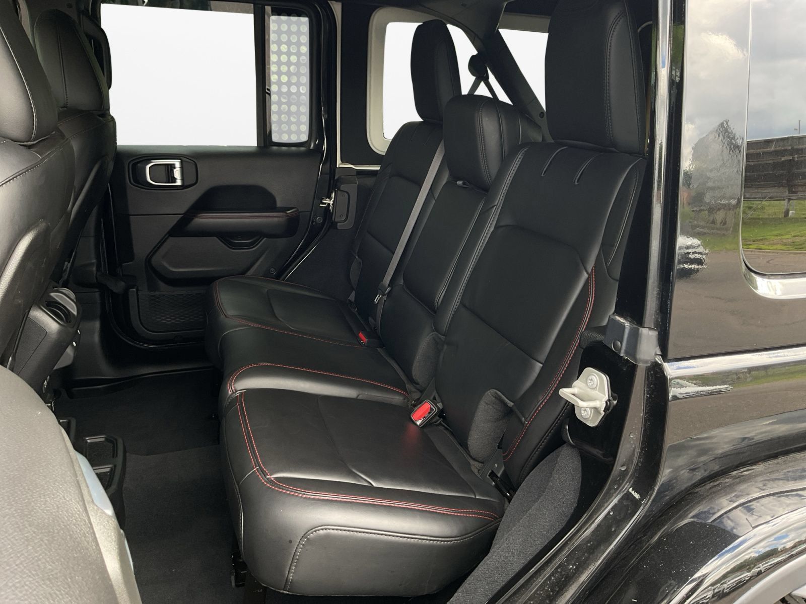 Used 2024 Jeep Wrangler Unlimited Rubicon AWD/4WD image 16