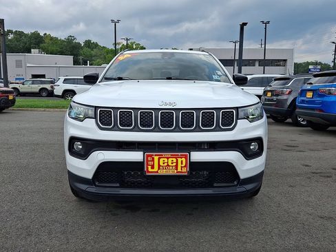 Certified 2024 Jeep Compass Latitude AWD/4WD image 2