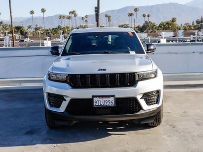 Used 2025 Jeep Grand Cherokee Altitude