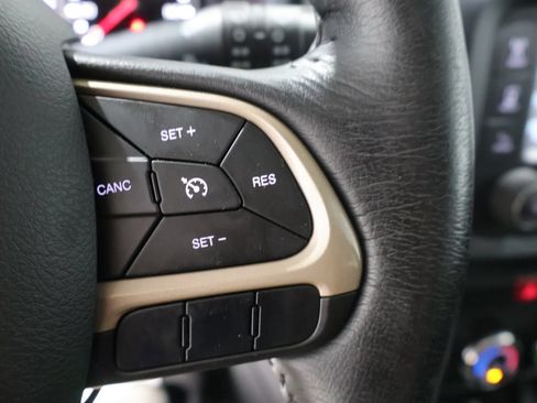 Used 2017 Jeep Renegade Latitude FWD image 36