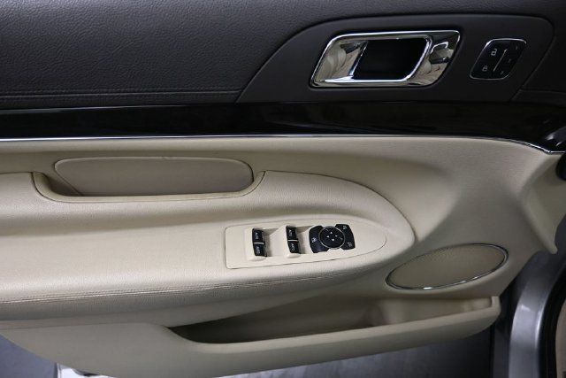 Used 2019 Lincoln MKT AWD image 13