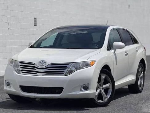 Used 2011 Toyota Venza w/ Premium Pkg #2 FWD image 1