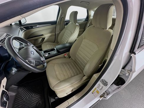 Used 2019 Ford Fusion SE FWD image 13