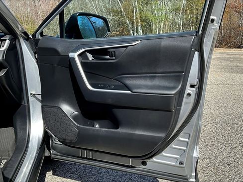 Used 2020 Toyota RAV4 LE w/ All Weather Liner Package AWD/4WD image 23