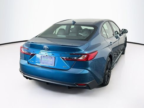 Used 2025 Toyota Camry SE FWD image 9