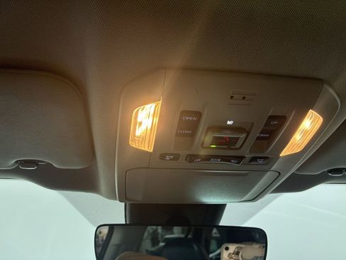 Used 2023 Toyota Highlander L image 23