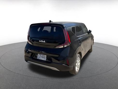 Used 2025 Kia Soul LX w/ LX Technology Package image 14