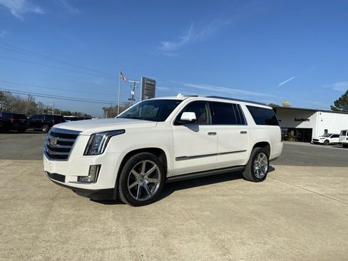 Used 2016 Cadillac Escalade ESV Premium image 4
