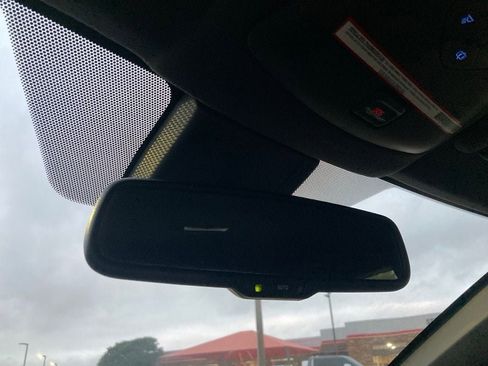 Used 2019 Toyota C-HR XLE image 24