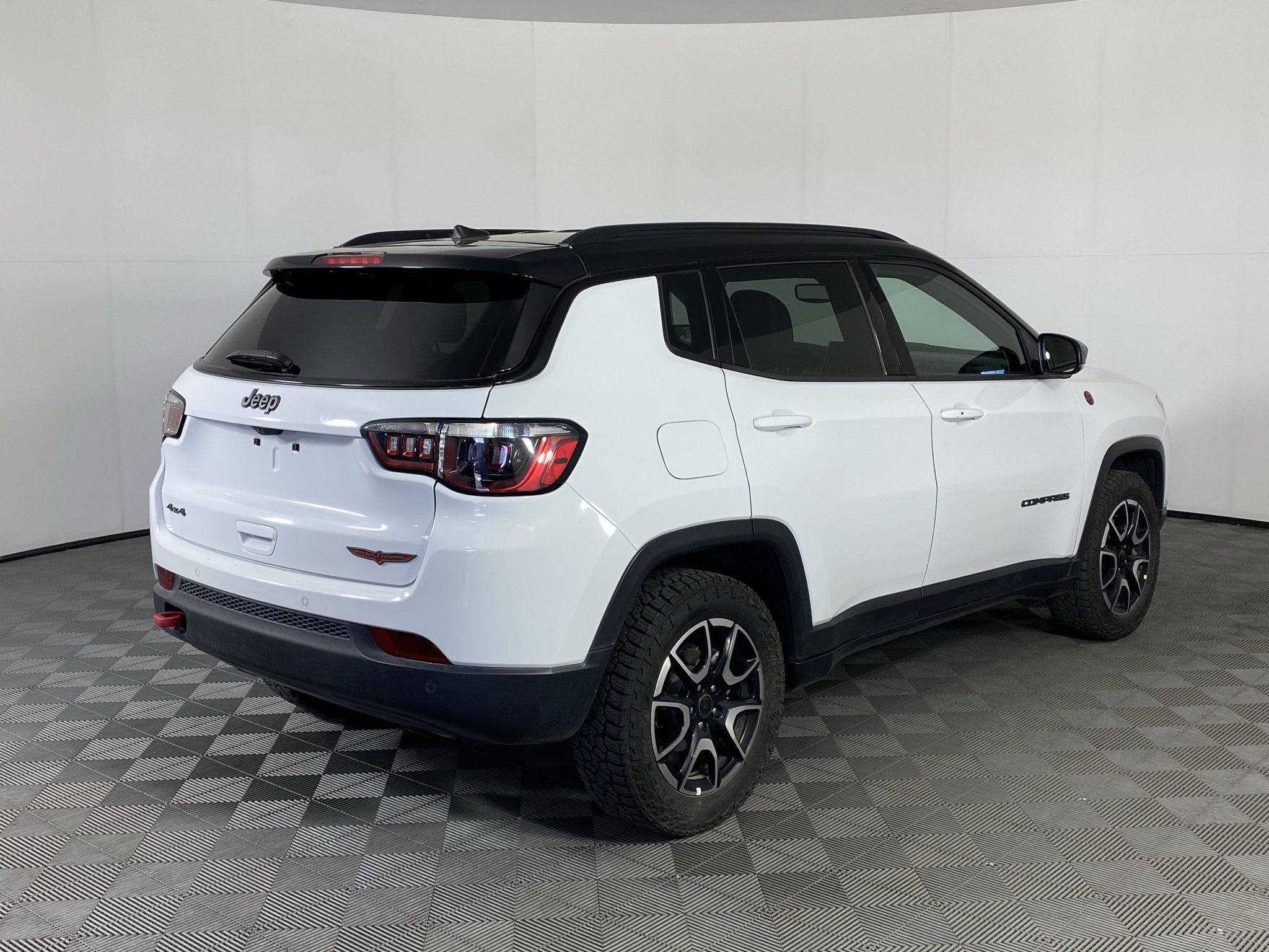 Used 2025 Jeep Compass Trailhawk AWD/4WD image 5
