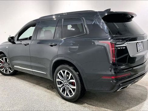 Used 2023 Cadillac XT6 Sport w/ Technology Package image 4