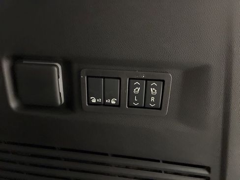 New 2026 GMC Yukon Elevation image 17