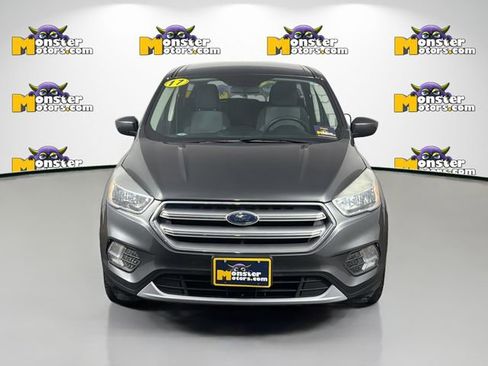 Used 2017 Ford Escape SE image 2