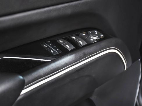 Used 2023 Cadillac Escalade Premium Luxury AWD/4WD image 10
