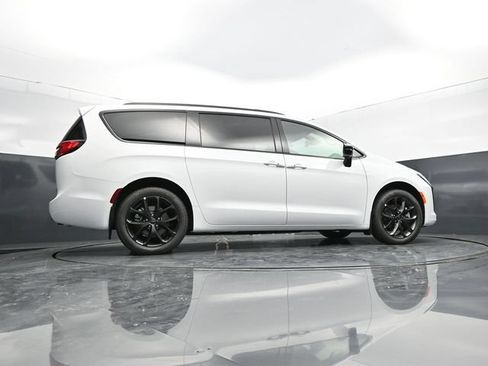 New 2027 Chrysler Pacifica Limited AWD/4WD image 53