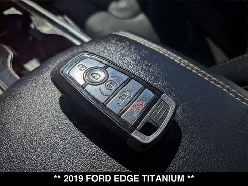 Used 2019 Ford Edge Titanium w/ Equipment Group 301A AWD/4WD image 31