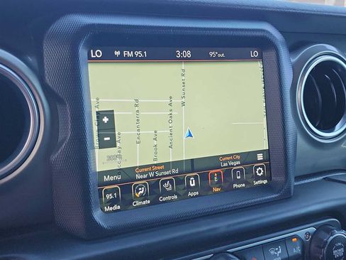 Used 2018 Jeep Wrangler Unlimited Sahara AWD/4WD image 24