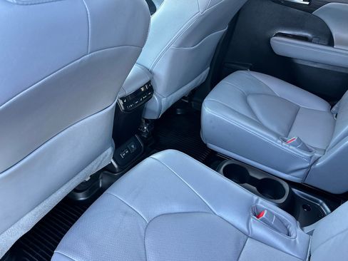 Used 2023 Toyota Highlander Platinum image 12