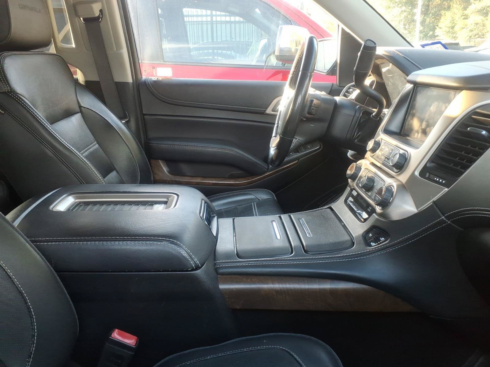 Used 2019 GMC Yukon XL Denali w/ Denali Ultimate Package AWD/4WD image 8