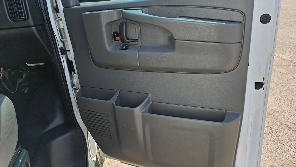 Used 2014 Chevrolet Express 1500 RWD image 16