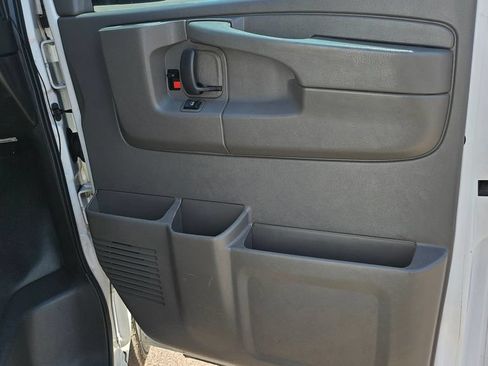 Used 2014 Chevrolet Express 1500 RWD image 16