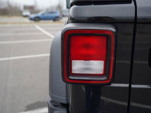 Used 2022 Jeep Wrangler Unlimited Sport image 41