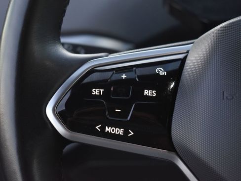 Used 2022 Volkswagen ID.4 Pro image 18