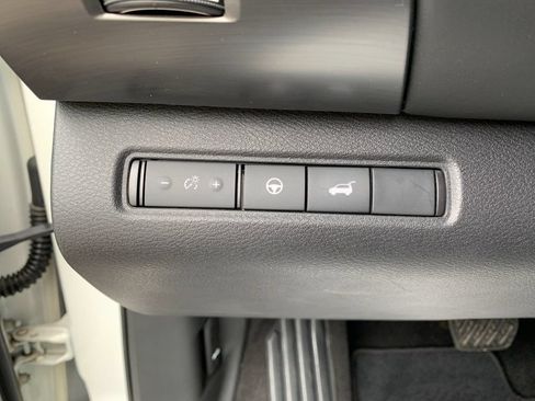 Used 2023 Nissan Pathfinder SL AWD/4WD image 33