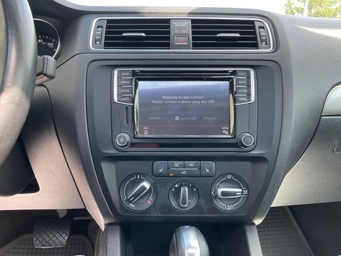 Used 2017 Volkswagen Jetta SE FWD image 21