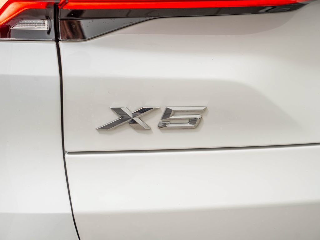 Used 2024 BMW X5 xDrive40i w/ Premium Package AWD/4WD image 18