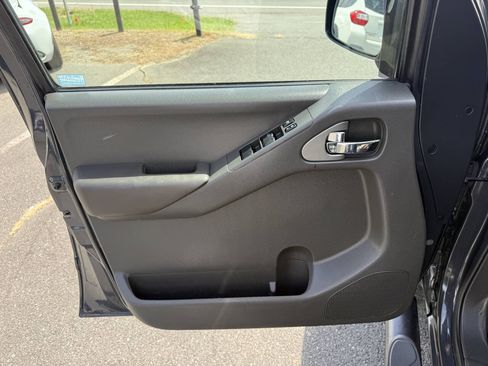 Used 2012 Nissan Frontier PRO-4X AWD/4WD image 21