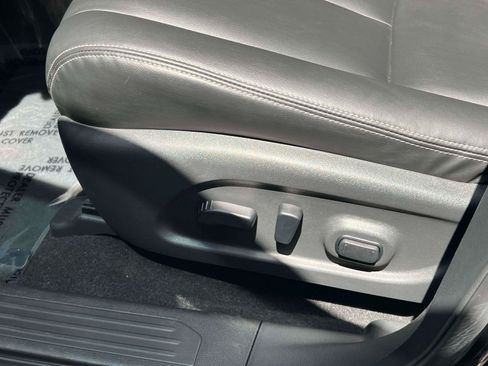 Used 2025 Nissan Murano SV AWD/4WD image 21