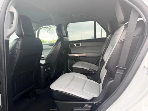 Used 2021 Ford Explorer XLT w/ Equipment Group 202A RWD image 31