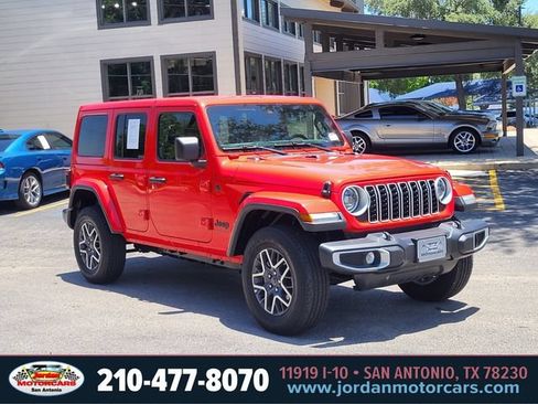 Used 2025 Jeep Wrangler Unlimited Sahara AWD/4WD image 7