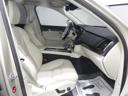 Used 2017 Volvo XC90 T6 Momentum w/ Vision Package AWD/4WD image 23