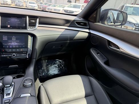 Used 2021 INFINITI QX50 Luxe w/ Appearance Package FWD image 23
