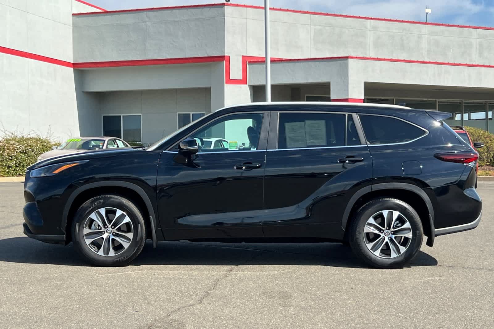 Certified 2026 Toyota Highlander XLE AWD/4WD image 9