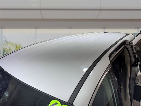 Used 2023 Chrysler Pacifica Touring-L image 12