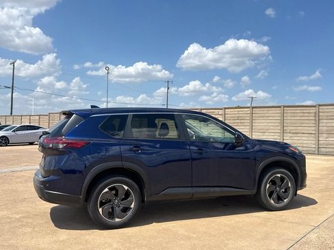 Used 2025 Nissan Rogue SV FWD image 24