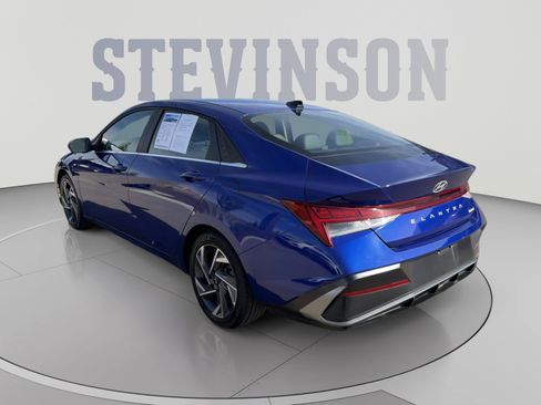 Certified 2025 Hyundai Elantra Limited FWD image 6