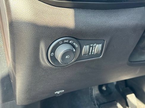 Used 2025 Jeep Compass Trailhawk AWD/4WD image 38