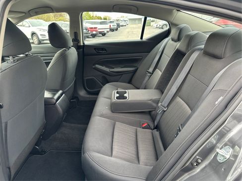 Used 2024 Nissan Altima 2.5 SV FWD image 10